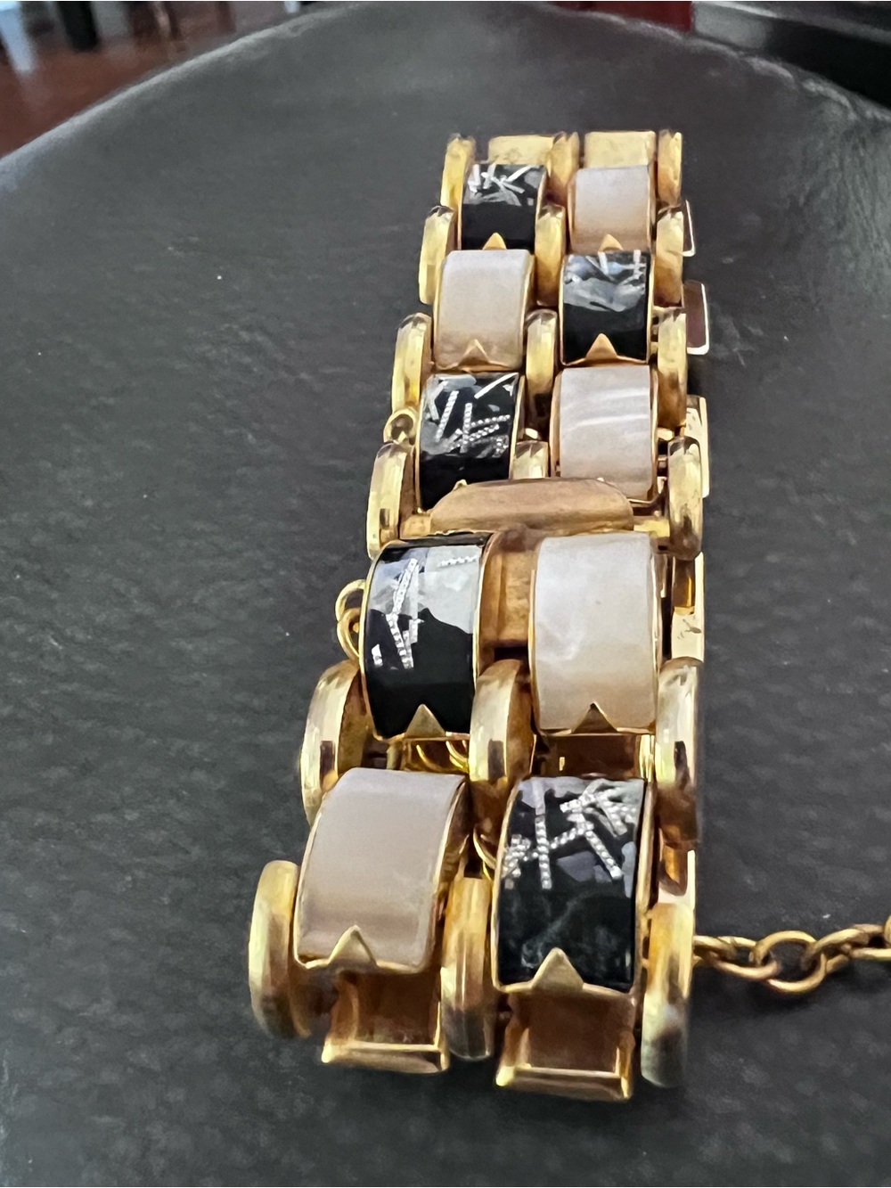 Gold-Tone Bracelet with Black and Cream mother-of-pearl Links - Picture 4 of 11